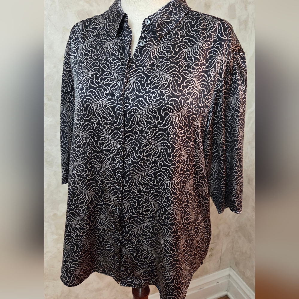 Cinq à Sept 100% Silk Blouse XL Black Cream Abstract Print Button Front Top